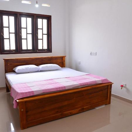 Roshan'S Guest House Хиккадува Экстерьер фото