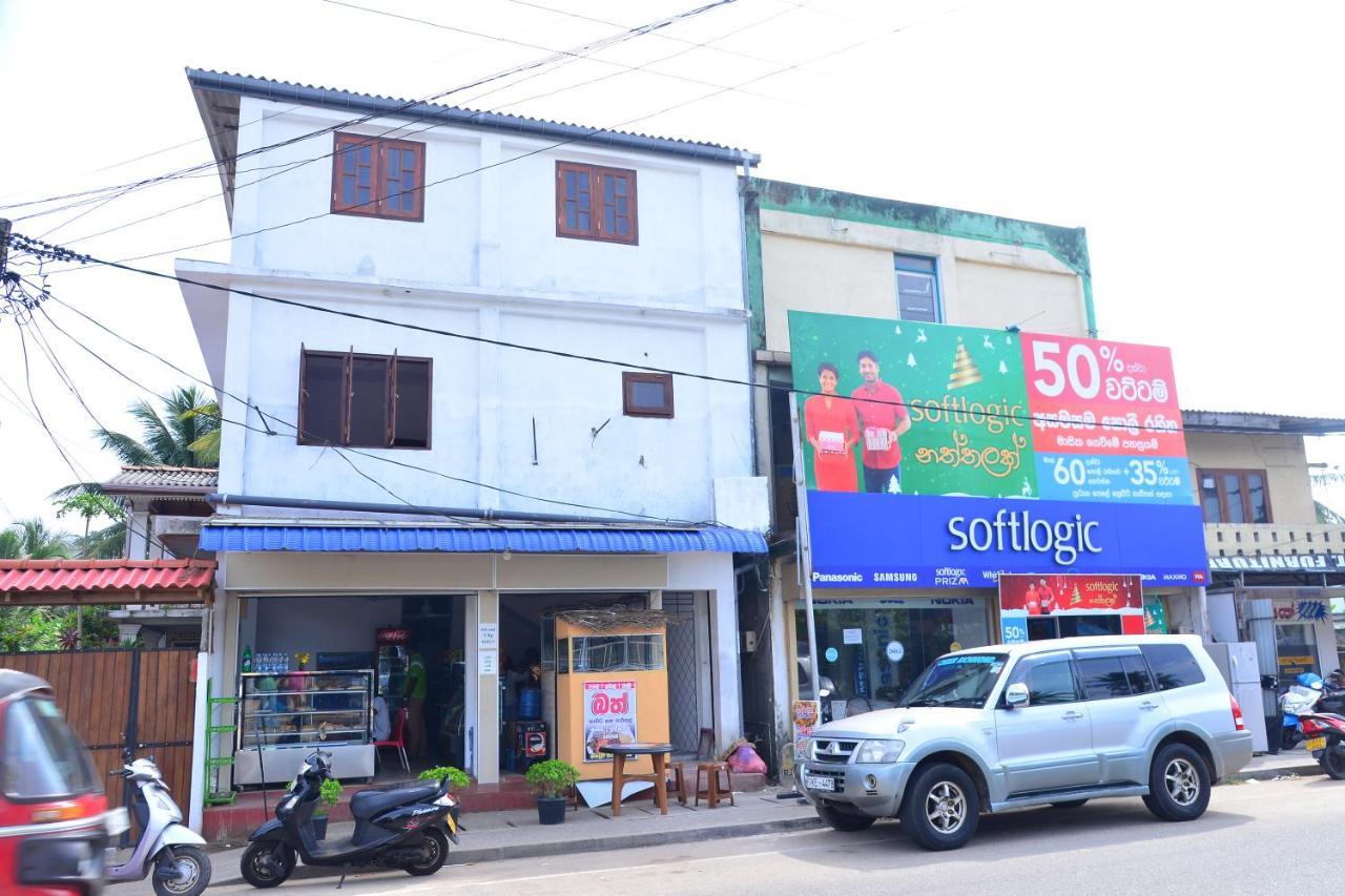 Roshan'S Guest House Хиккадува Экстерьер фото