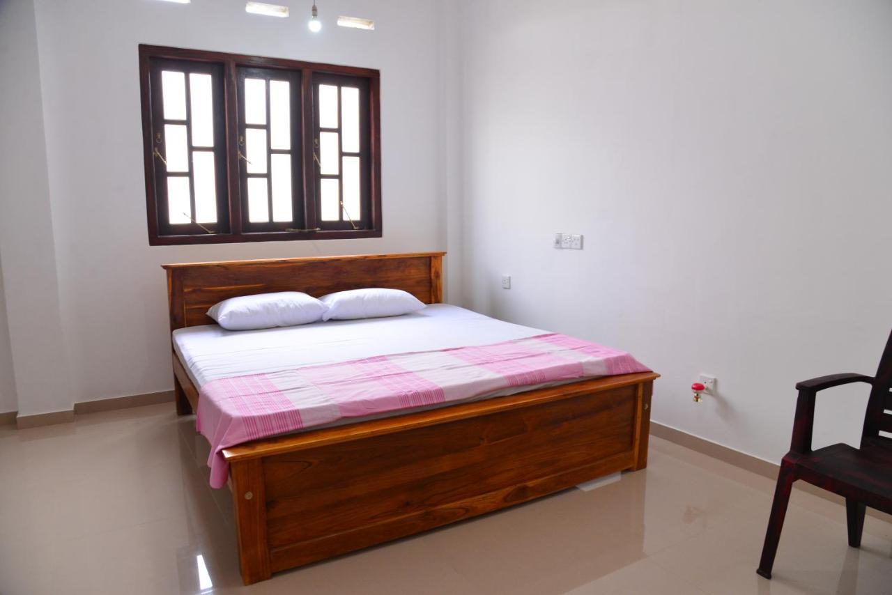 Roshan'S Guest House Хиккадува Экстерьер фото