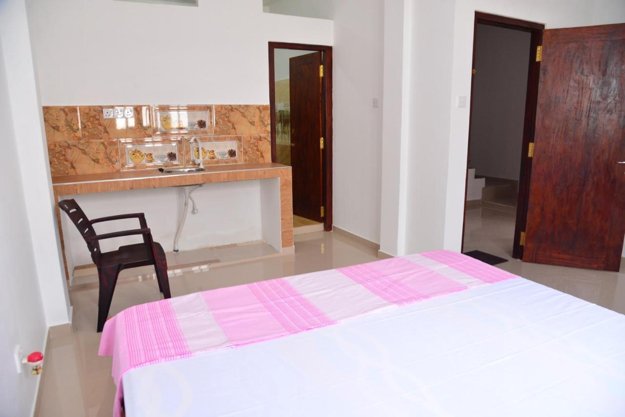 Roshan'S Guest House Хиккадува Экстерьер фото
