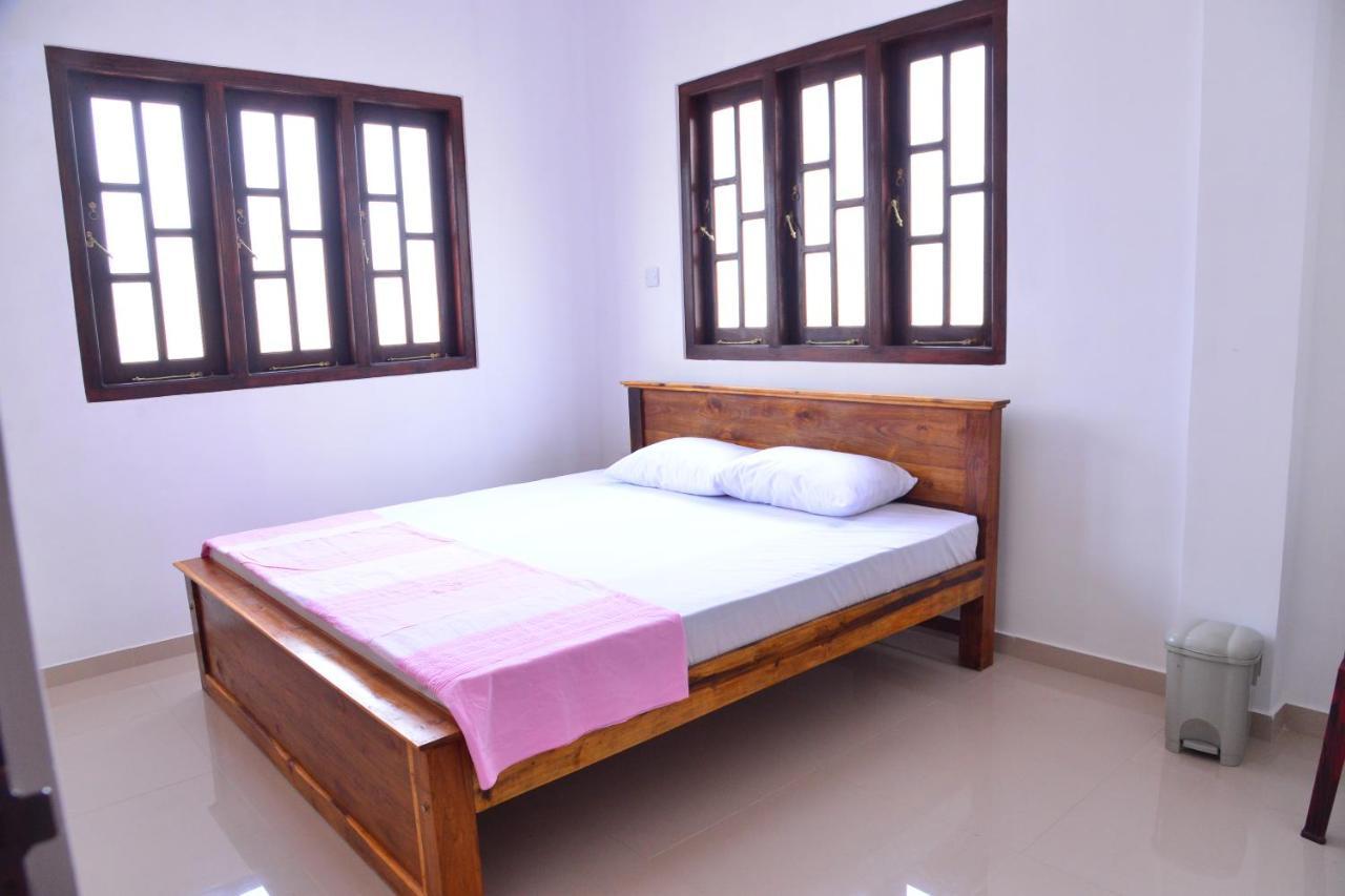 Roshan'S Guest House Хиккадува Экстерьер фото